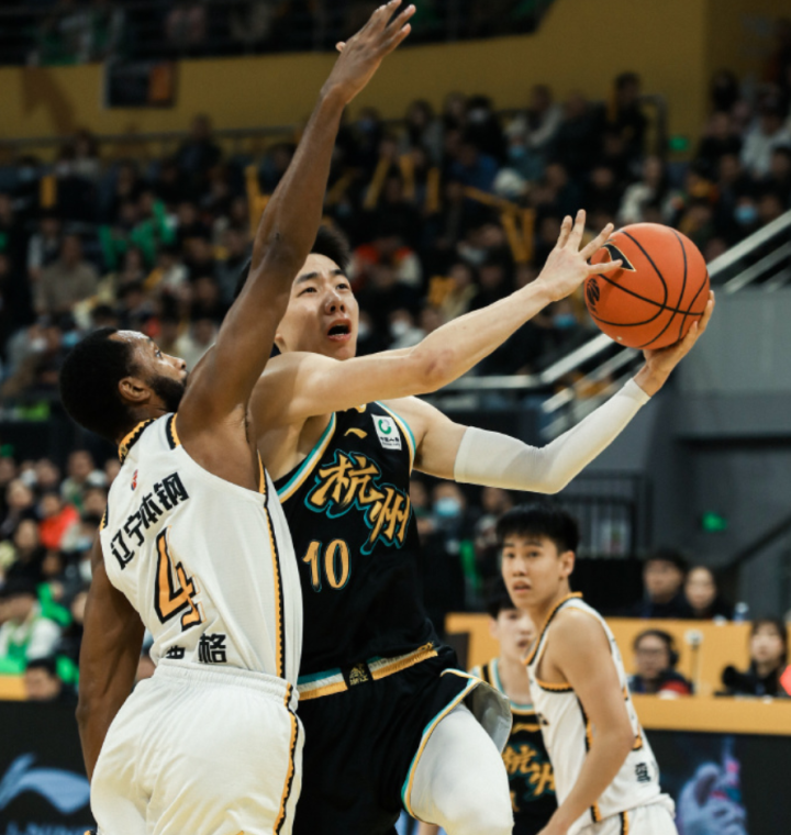 CBA常规赛国际比赛日走向成谜，多特蒙德防线松动，质疑声仍在，赛季目标并未改变的简单介绍