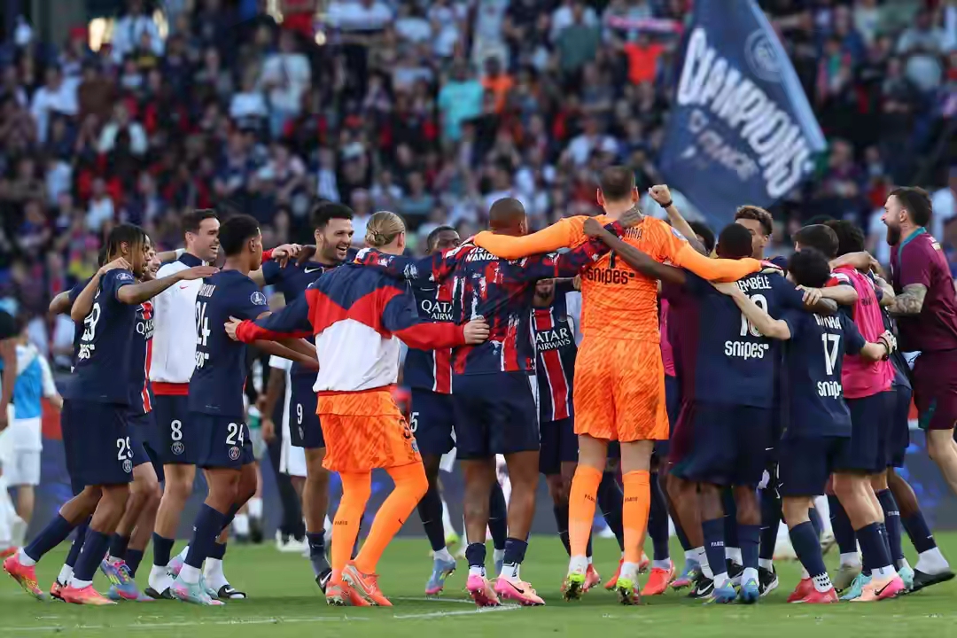 巴黎圣日耳曼训练开放日，赛后远射贴柱引欢呼，CBA常规赛在即，轮换策略成焦点的简单介绍