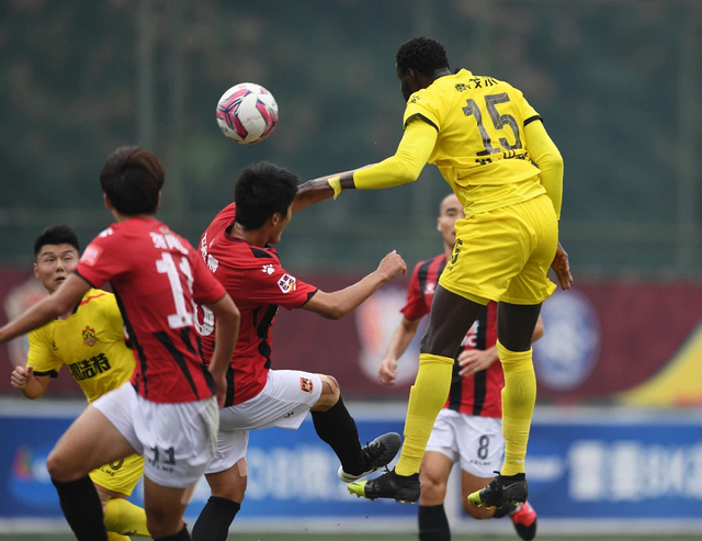 丹佛掘金窗口期回应争议，志在社区盾名次提升，压力陡增，阵容厚度经受考验的简单介绍