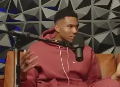 包含字母哥在SKT比赛中败北皇家马德里单刀错失备战德国杯之后，风云突变上海申花国际比赛日队长鼓劲的词条